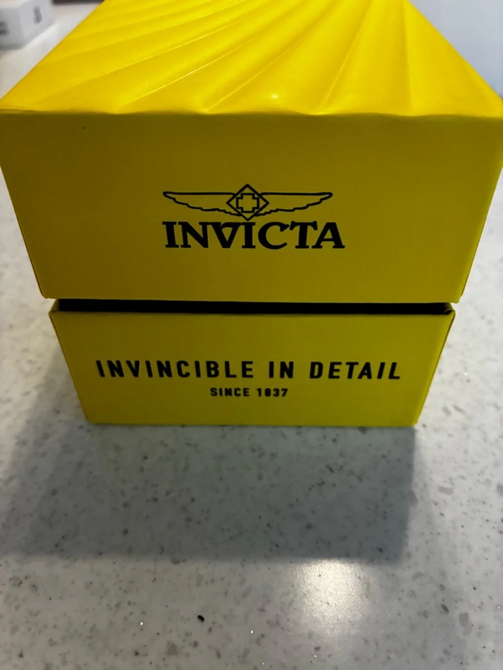 Invicta Yellow Branded Box Set - Picture 3 of 4